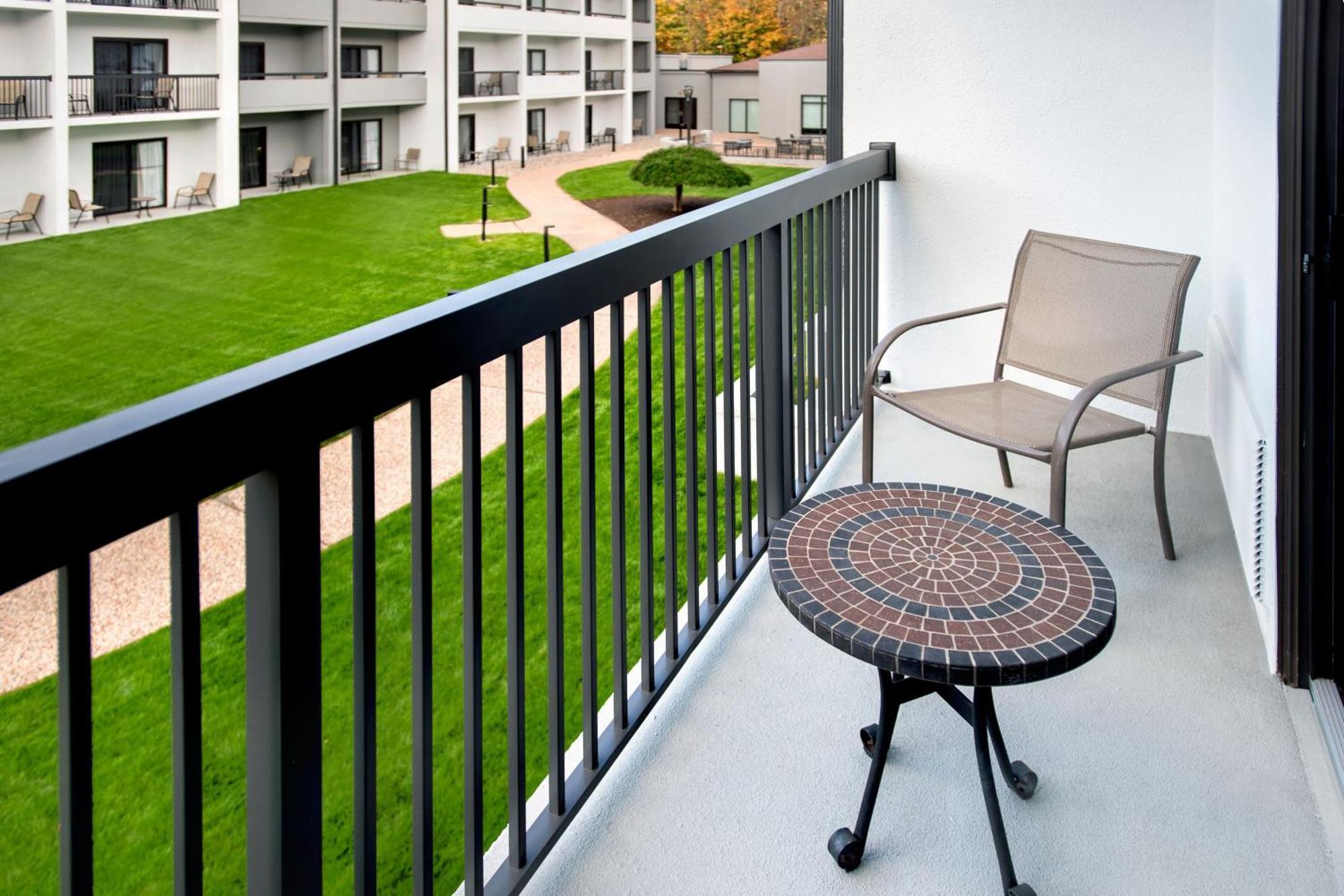 Courtyard By Marriott New Haven Уолингфорд Екстериор снимка
